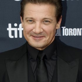 Ο Jeremy Renner λέει ότι οι Avengers «μάλλον θα χάσουν» στο Doomsday χωρίς τον Hawkeye
