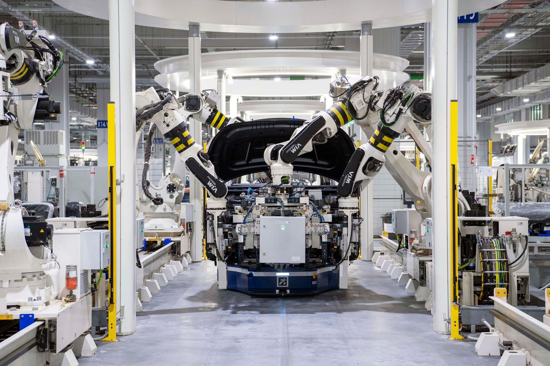 Η Tesla ξεκινά την παραγωγή του ρομπότ Optimus, παρά την πτώση 43% στα κέρδη