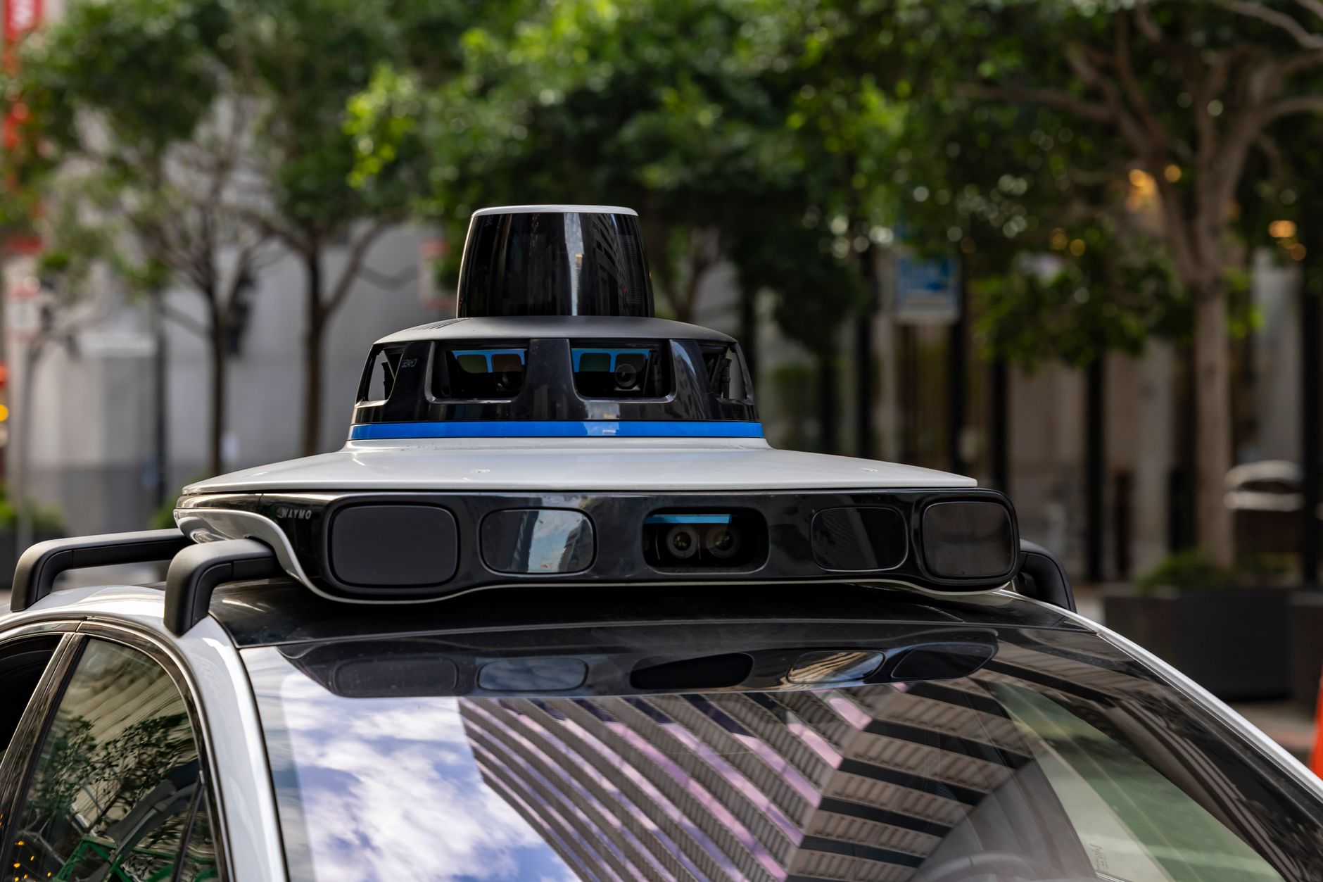 Η Tesla ανακοινώνει πώληση του Cybercab έως το τέλος του έτους, εν μέσω έρευνας ρυθμιστικών αρχών