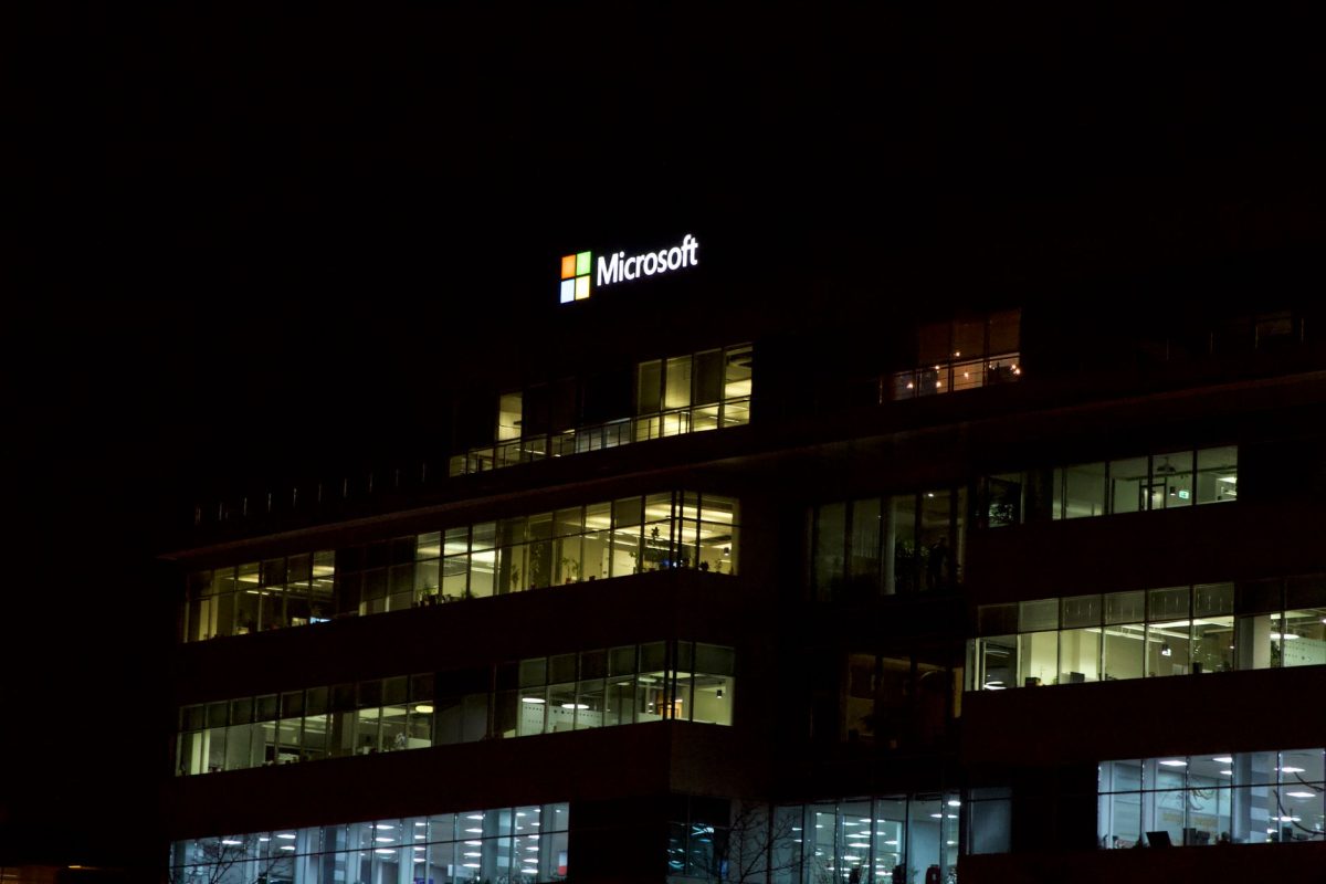Η Microsoft σημειώνει ρεκόρ εσόδων για 10ο συνεχόμενο τρίμηνο