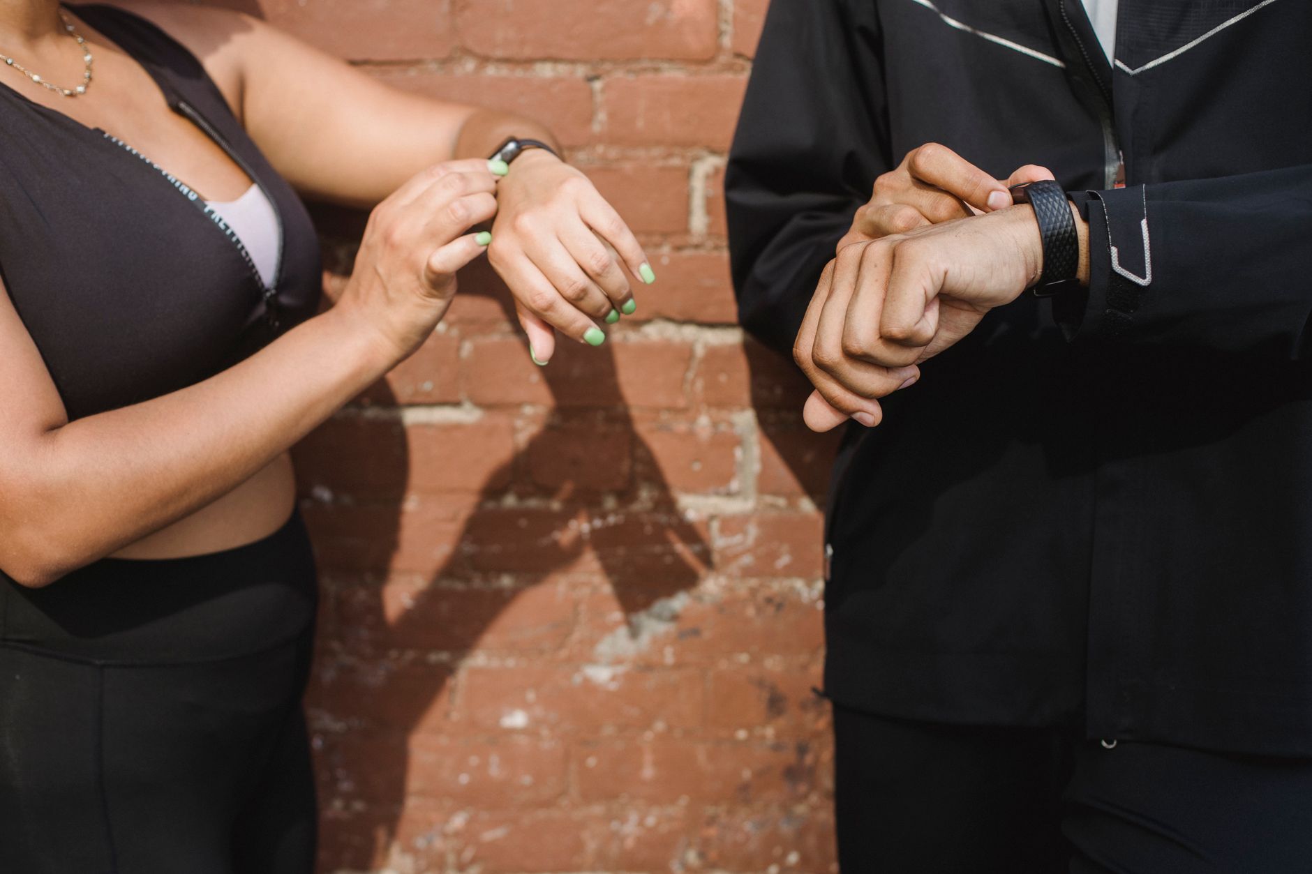Η Google παρουσιάζει το Fitbit Edge ως ενδιάμεση επιλογή ανάμεσα σε Fitbit Air και Pixel Watch