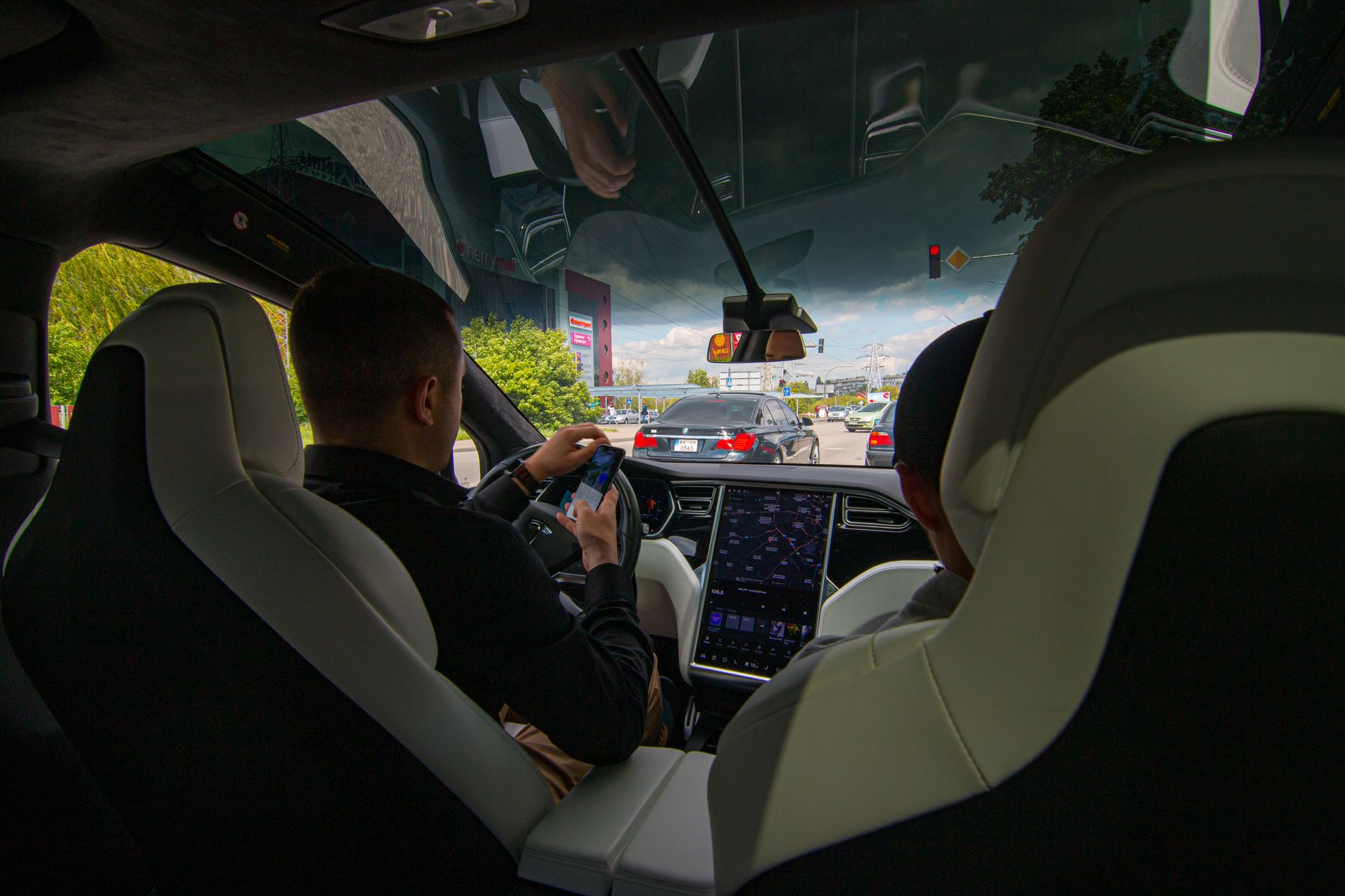 Η Rivian εξαγοράζει startup «world models» για να επιταχύνει τα σχέδια αυτόνομης οδήγησης